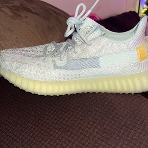 Yeezy 350 Light (Color changing in the sun)